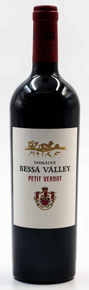 Láhev bulharského červeného vína Domaine Bessa Valley Petit Verdot