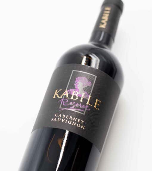 Bulharské červené víno Kabile Cabernet Sauvignon Reserve – ideální ke zvěřině a tvrdým sýrům.